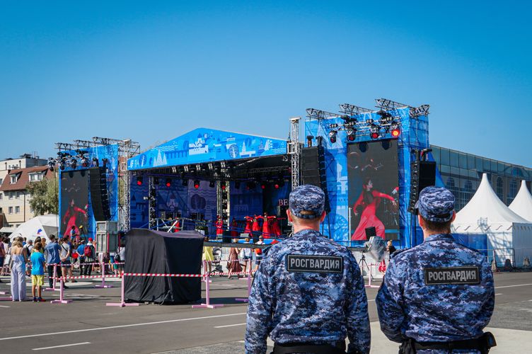Новгородские росгвардейцы обеспечивают безопасность в День города