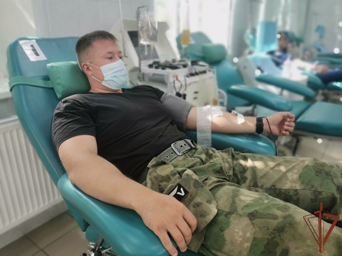 Бойцы ОМОН Росгвардии сдали кровь для медучреждений Иркутской области