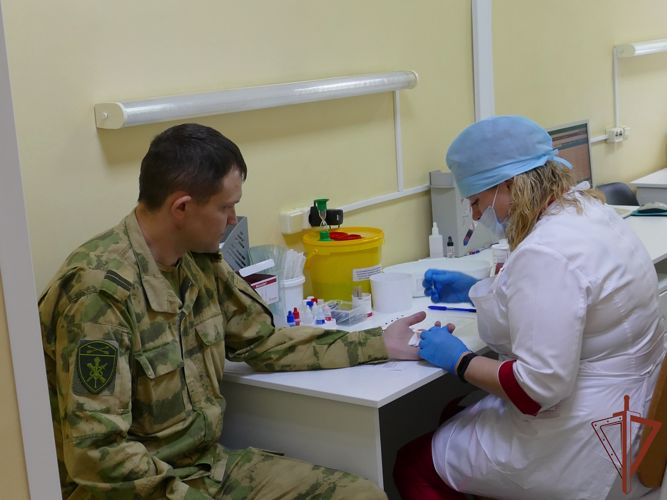 Росгвардейцы сдали кровь для медучреждений в Сибири