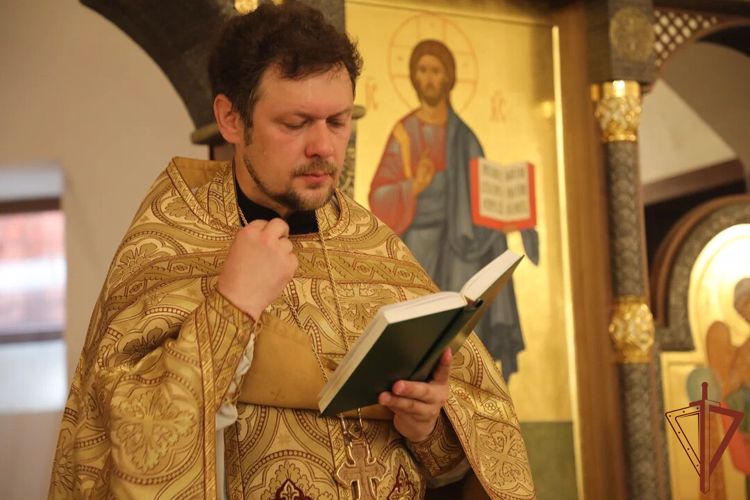 На медовый спас в главном храме Росгвардии прошло богослужение