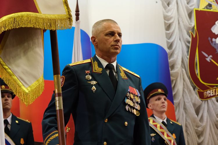 Генерал-полковник Игорь Ильяш вручил личный штандарт командующему Уральским округом и государственные награды офицерам Росгвардии