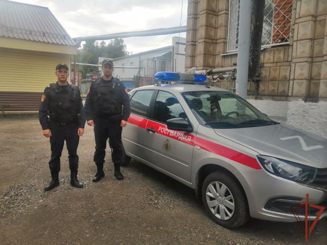 В Томске росгвардейцы оказали помощь пожилому мужчине, получившему травму головы