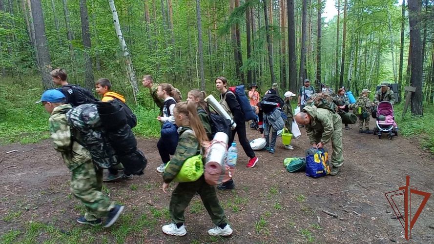 Занятие по альпинистской подготовке для кадетов провели росгвардейцы в Иркутске