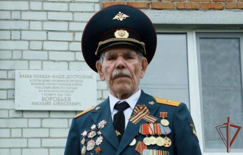Росгвардейцы и ветераны службы приняли участие в открытии мемориальной доски ветерану ВОВ в Тюменской области
