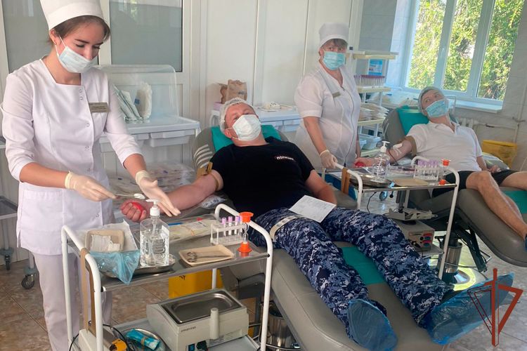 Сотрудники Росгвардии сдали около 15 литров крови для пациентов кубанских больниц