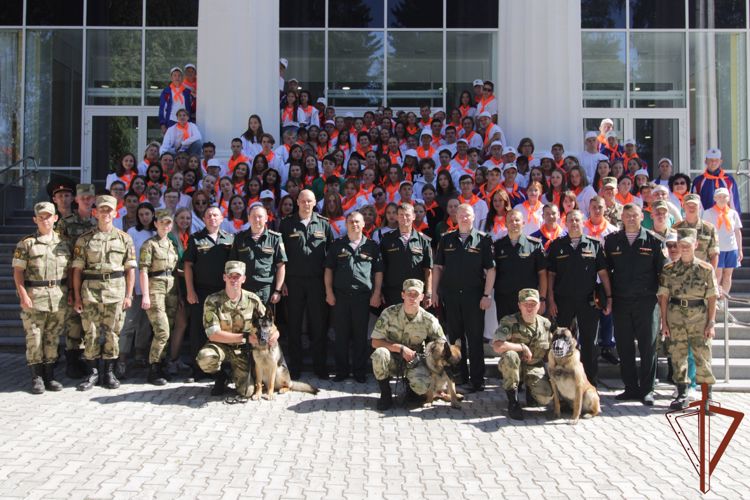 Пермский военный институт Росгвардии организовал военно-патриотический день для детей «Университетской смены»