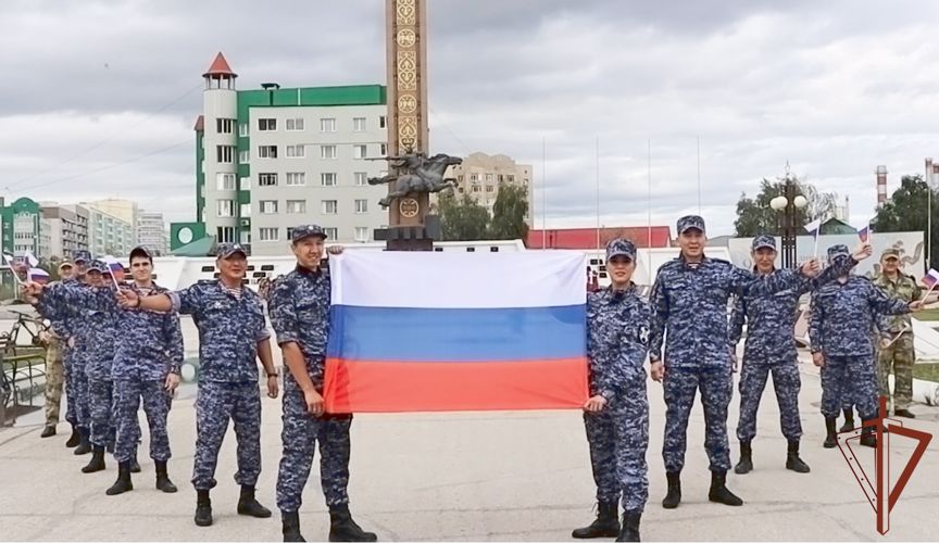 В Росгвардии состоялись праздничные мероприятия ко Дню Государственного флага Российской Федерации
