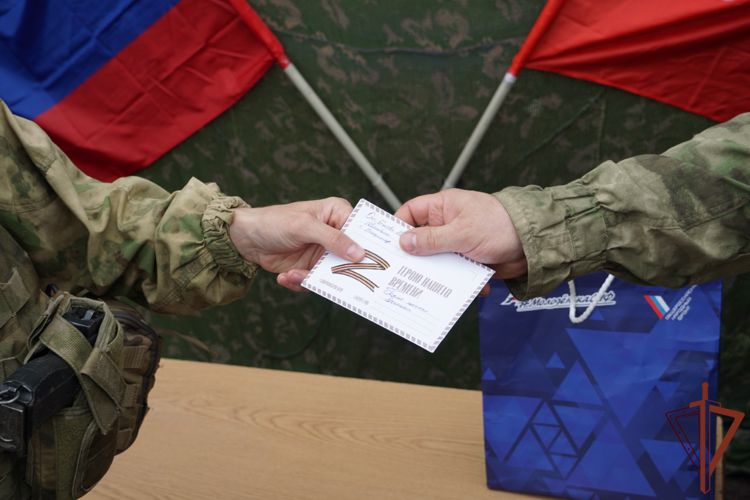  Росгвардейцы – участники специальной военной операции получили письмо от участника Курской битвы