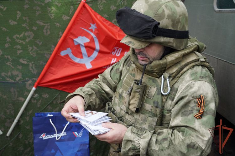  Росгвардейцы – участники специальной военной операции получили письмо от участника Курской битвы
