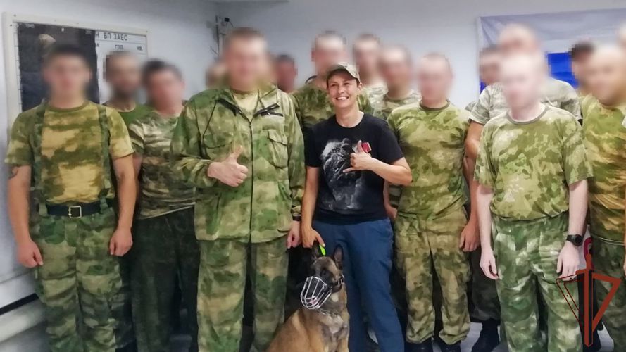 Российская певица Юлии Чичерина выступила для росгвардейцев в Запорожской области.