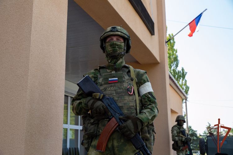 Росгвардия приняла участие в обеспечении безопасности праздничных мероприятий, посвящённых Дню Государственного флага России в Херсонской и Запорожской областях