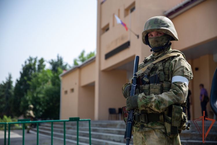 Росгвардия приняла участие в обеспечении безопасности праздничных мероприятий, посвящённых Дню Государственного флага России в Херсонской и Запорожской областях