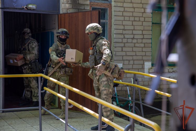 Росгвардия обеспечила безопасность и доставку более 18 тонн медицинских препаратов в лечебные учреждения Херсонской области 