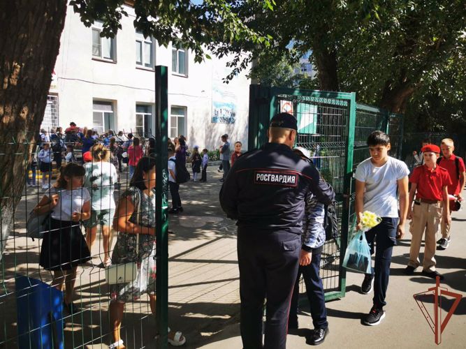 Росгвардия обеспечила правопорядок и безопасность Дня знаний на Урале