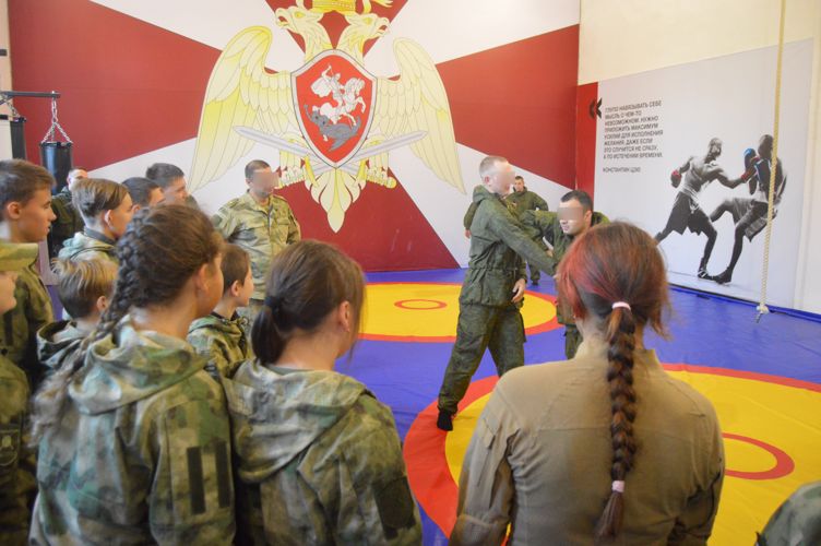 Военнослужащие бригады Северо-Западного округа Росгвардии  провели день открытых дверей для юных патриотов 
