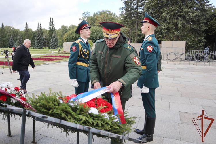 Росгвардейцы Северо-Западного округа почтили память погибших в годы блокады Ленинграда