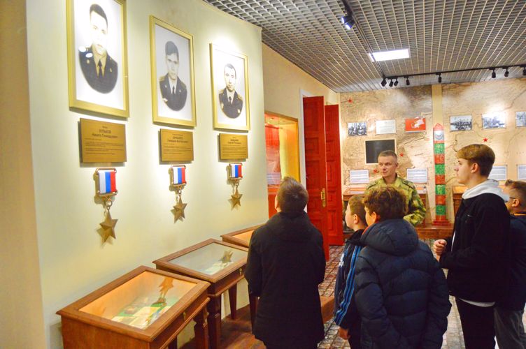 Военнослужащие бригады Северо-Западного округа Росгвардии  провели день открытых дверей для юных патриотов 