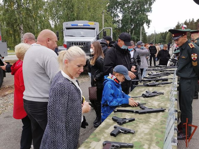 В Перми курсанты Пермского военного института Росгвардии приняли военную присягу