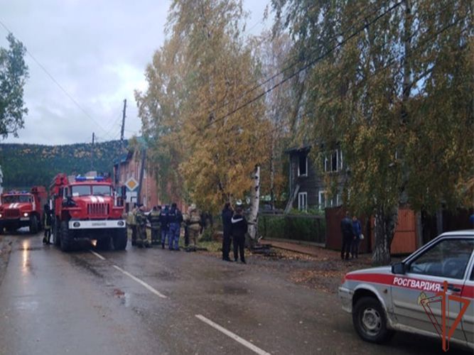   Жильцов многоквартирного дома спасли из огня  росгвардейцы в Красноярском крае 