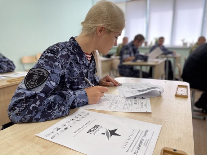 Росгвардейцы Центрального округа написали «Диктант Победы»