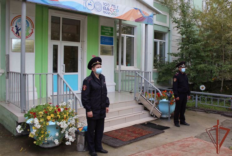 Росгвардейцы Восточного округа обеспечили безопасность проведения Дня знаний