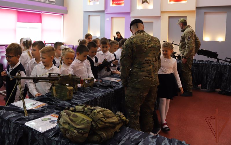 Сотрудники Росгвардии в Туле почтили память Героя России Дмитрия Горшкова