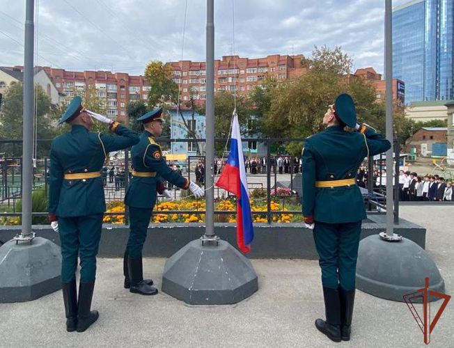 Мемориальную доску в память о военнослужащем Росгвардии открыли в Новосибирске