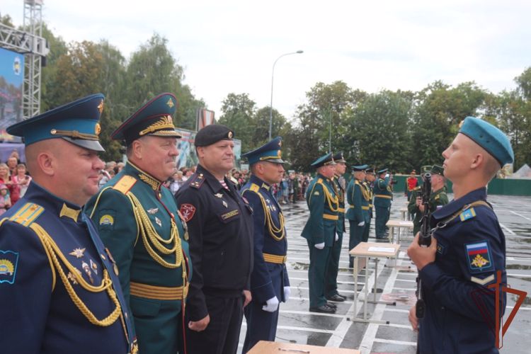 Начальник территориального управления Росгвардии принял участие в церемонии вручения ордена Кутузова тюменскому высшему командному училищу 