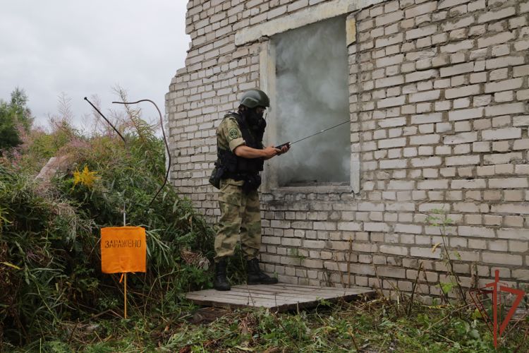 Подразделения РХБЗ Северо-Западного округа Росгвардии отработали выполнение задач по предназначению