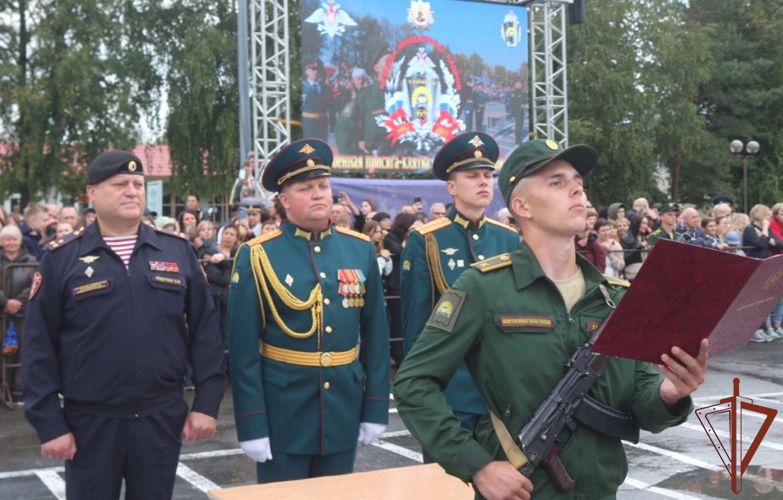 Начальник территориального управления Росгвардии принял участие в церемонии вручения ордена Кутузова тюменскому высшему командному училищу 