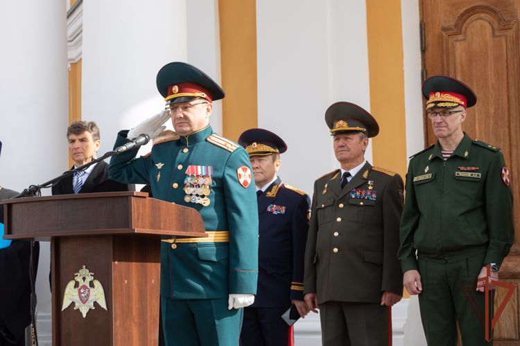 Первокурсники Санкт-Петербургского военного института Росгвардии приняли Военную присягу