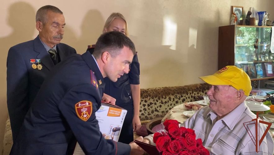 В Башкирии с 95-летним юбилеем поздравили фронтовика, ветерана Росгвардии 