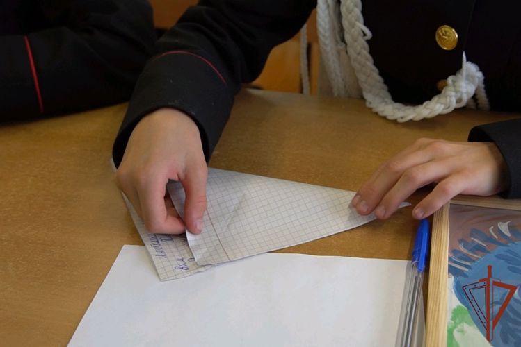 Письма участникам спецоперации и детям Донбасса написали кадеты Росгвардии из Бурятии