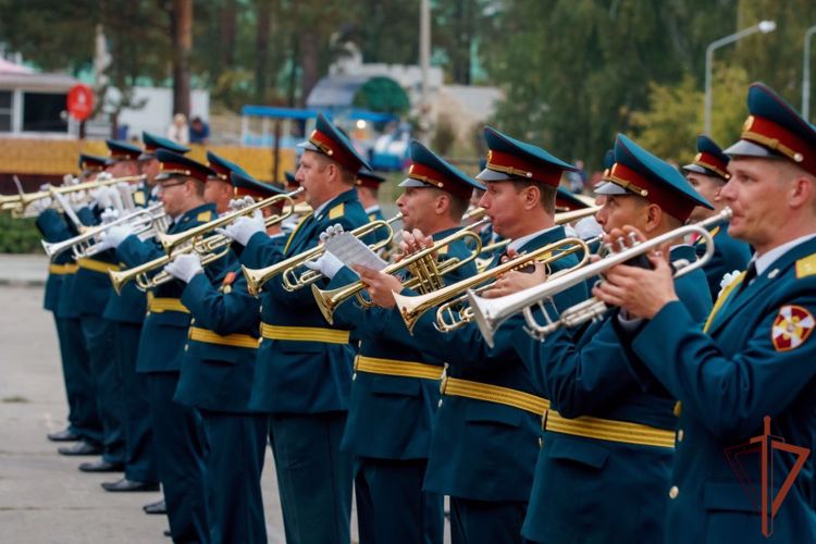 Оркестр Уральского округа Росгвардии выступил на Дне работников атомной промышленности в ЗАТО Снежинск