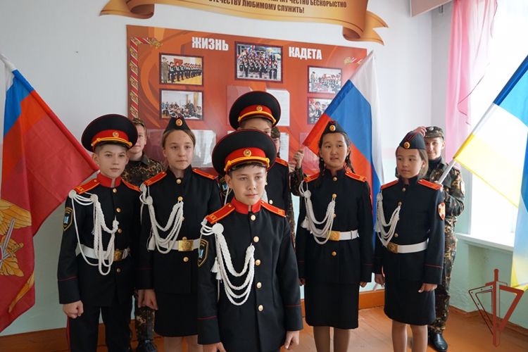 Письма участникам спецоперации и детям Донбасса написали кадеты Росгвардии из Бурятии