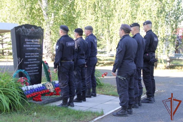 В годовщину гибели бойца тюменского ОМОН Росгвардии состоялись памятные мероприятия