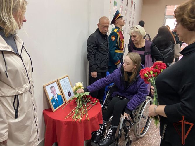Мемориальную доску в память о военнослужащем Росгвардии открыли в Новосибирске