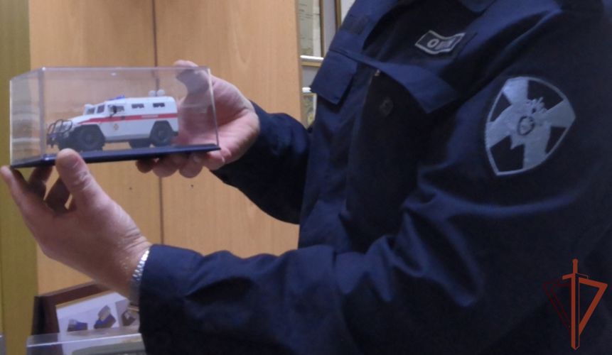 В День коллекционера офицер тюменского ОМОН Росгвардии рассказал журналистам о своём многолетнем увлечении