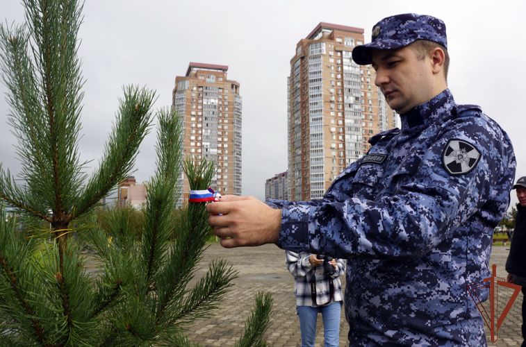 Аллея памяти и славы бойцам войск правопорядка заложена в Хабаровске 