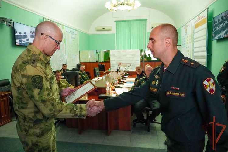 Военнослужащих военно-политической работы Северо-Западного округа Росгвардии поздравили с профессиональным праздником