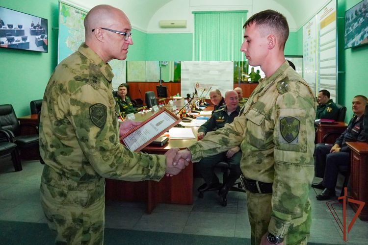 Военнослужащих военно-политической работы Северо-Западного округа Росгвардии поздравили с профессиональным праздником