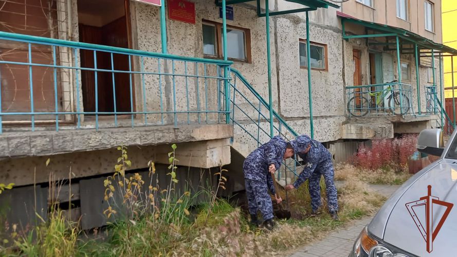 В рамках патриотической акции  росгвардейцы посадили деревья  в Арктике – в Усть-Янском районе Якутии