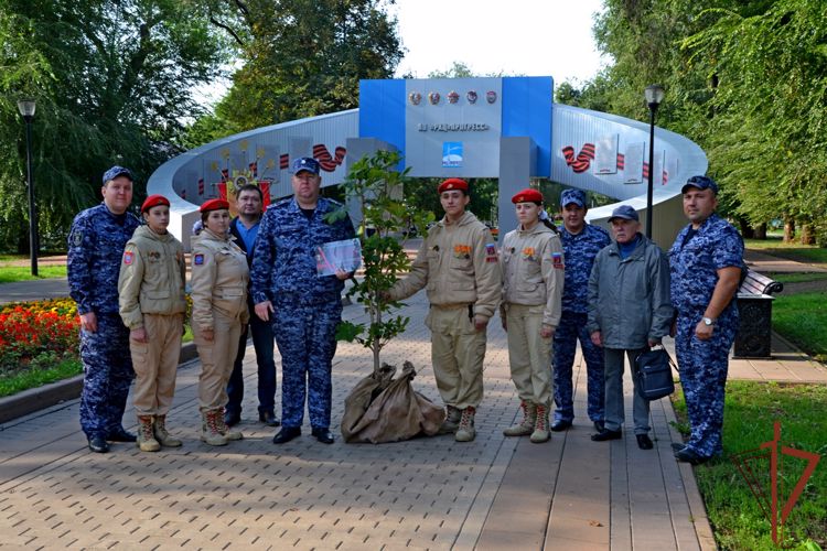 Ко Всероссийской акции Росгвардии «Древо Сталинграда» присоединились сотрудники вневедомственной охраны из Самары 