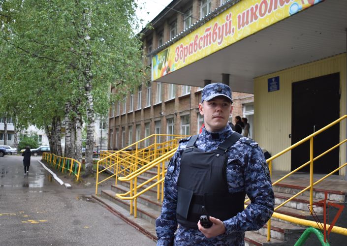 Росгвардейцы обеспечили безопасность на торжественных линейках в регионах Северо-Запада