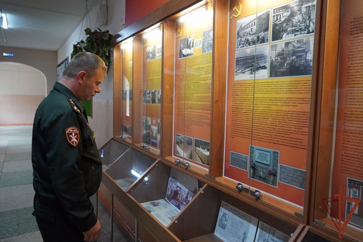 Росгвардейцы Центрального округа поздравили школьников с Днём знаний
