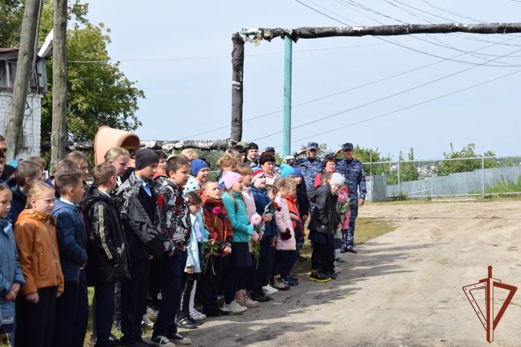 Мемориальная доска в память о сотруднике Росгвардии открыта в Нижегородской области 