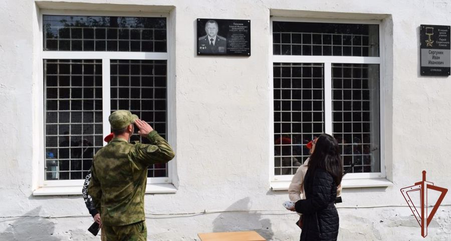 Мемориальная доска в память о сотруднике Росгвардии открыта в Нижегородской области 