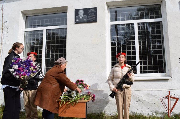 Мемориальная доска в память о сотруднике Росгвардии открыта в Нижегородской области 