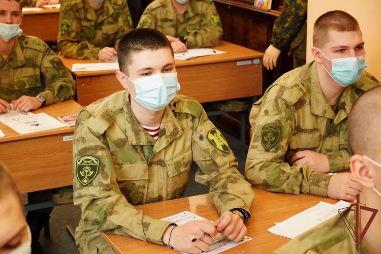 Более 2,6 тыс. военнослужащих и сотрудников Северо-Западного округа Росгвардии стали участниками «Диктанта Победы»