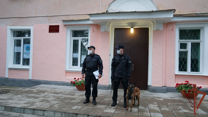 Росгвардейцы обеспечили безопасность на торжественных линейках в регионах Северо-Запада